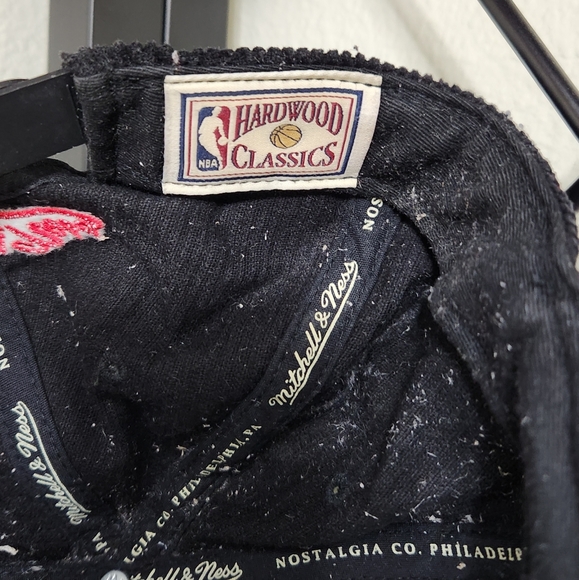 Mitchell & Ness Back to Back 91 92 NBA World Champions Corduroy Adjustable Hat - Picture 8 of 9